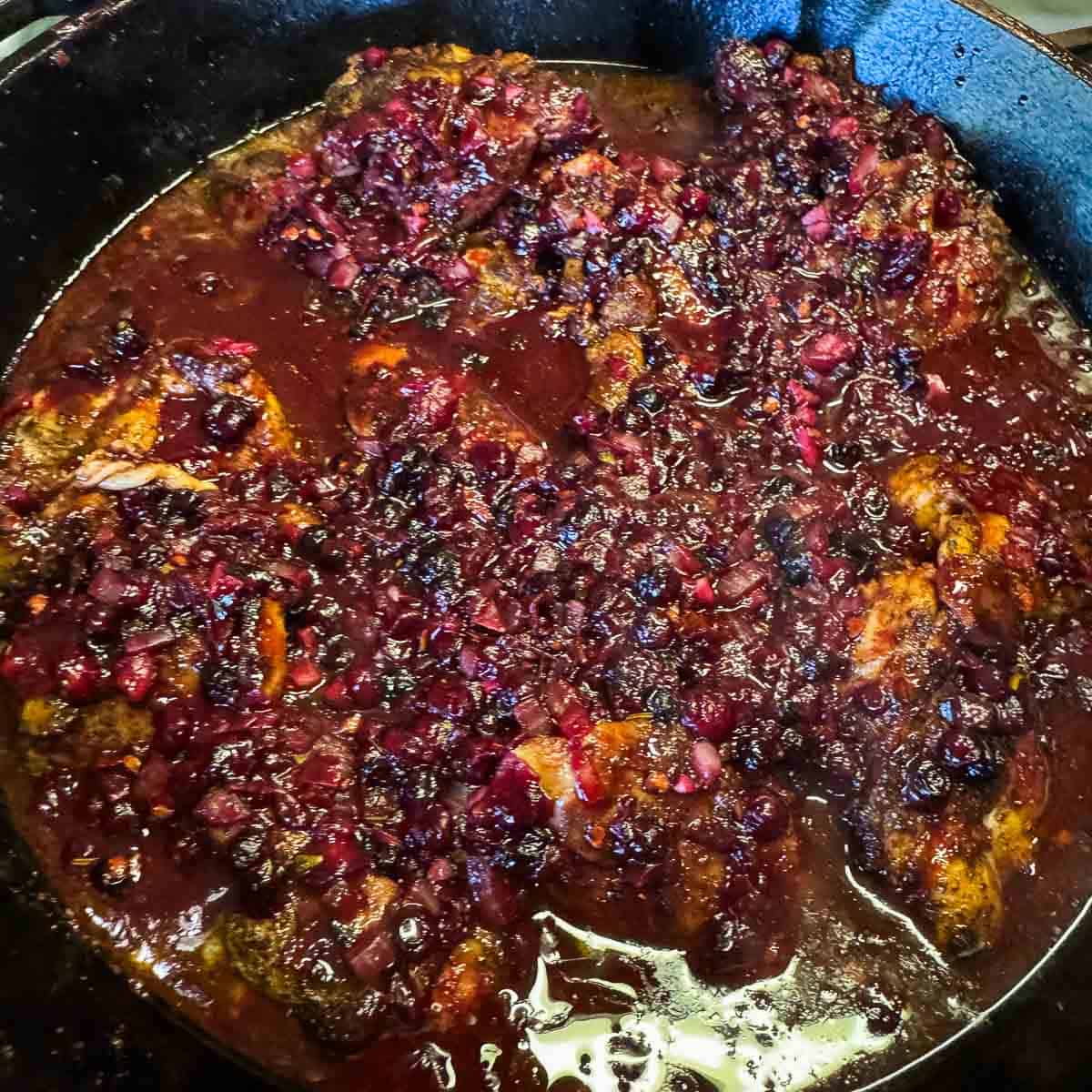 huckleberry chicken in a pan.